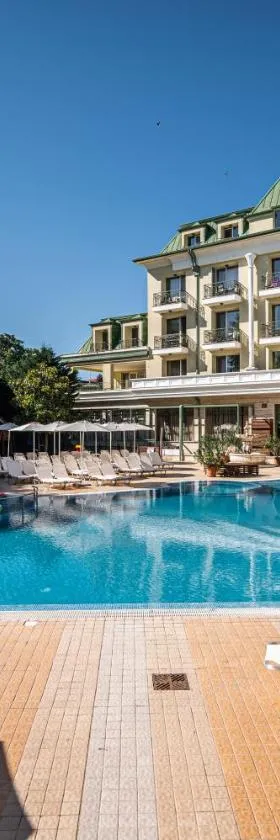Romance Hotel and Family Suites，位于圣君士坦丁和海伦那的酒店