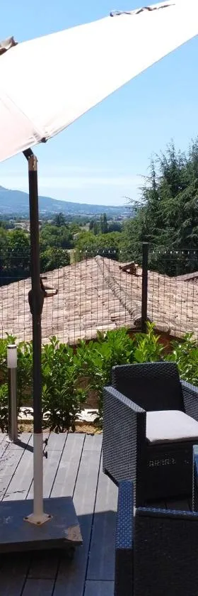 Trévoux: loft ravissant avec terrasse，位于特雷武的酒店