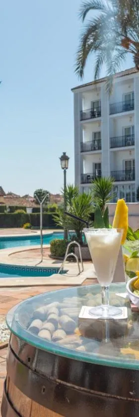 Hotel Abades Benacazon，位于贝纳卡松的酒店