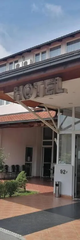 斯罗斯酒店，位于贝尔格莱德的酒店