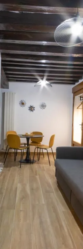 Apartamentos Turísticos La Casa Grande，位于阿雷瓦洛的酒店
