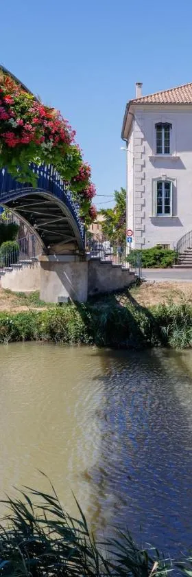La Passerelle du Canal，位于Sallèles-dʼAude的酒店