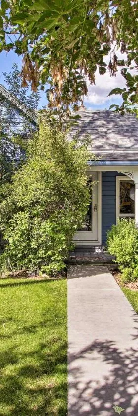 Cozy Home with Hot Tub Half Mi to Salmon River!，位于Salmon的酒店