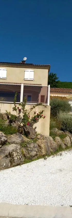 Maison accueillante à Nant avec piscine partagée，位于Nant的酒店