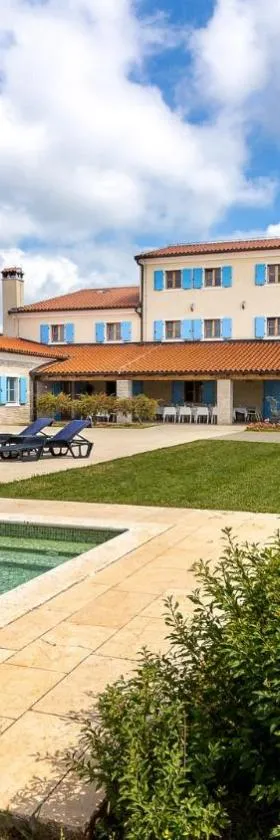 VELANERA Hotel & Restaurant，位于梅杜林的酒店