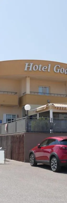 Hotel godisa，位于Argamasilla de Calatrava的酒店