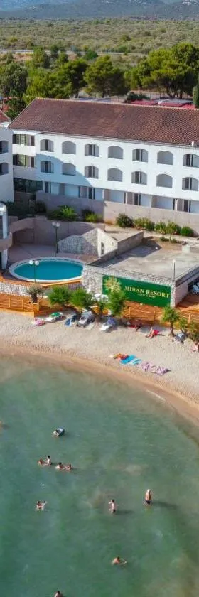 Mediteran Travel Mobile Homes Miran Pirovac，位于皮罗瓦茨的酒店