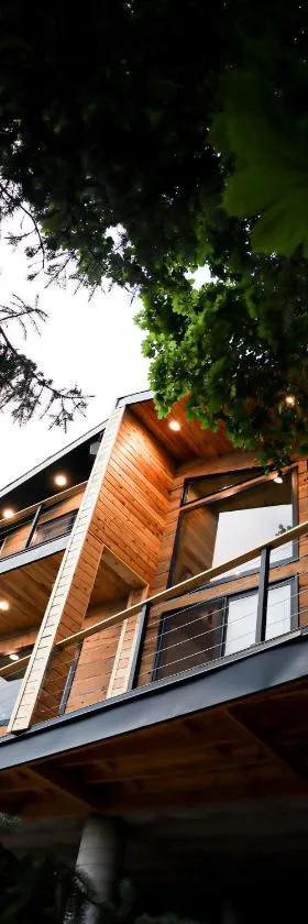 Luxury Alpine Treehouse，位于Holladay的酒店