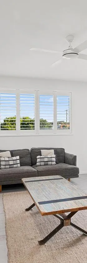 Rockpool 2 Sawtell Beach - Just steps to Restaurants and 2 min Stroll to Beach!，位于萨维特尔的酒店