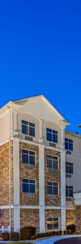 Best Western Plus Rose City Conference Center Inn，位于托马斯维尔的酒店