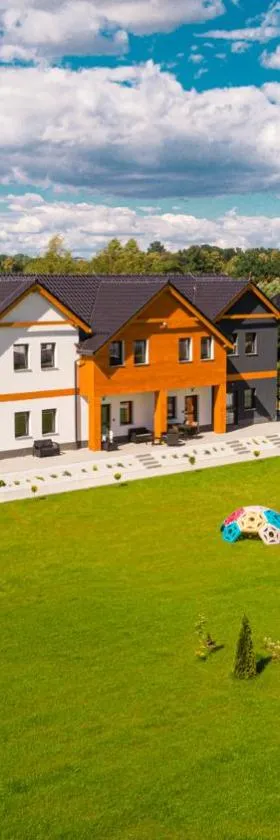 Wonder Home - Apartamenty Halo Karkonosze z ogrodem, sezonowym basenem, placem zabaw i widokiem na Śnieżkę - zlokalizowane blisko Karpacza，位于梅斯瓦科维采的酒店