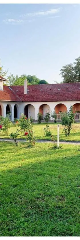 Gosztonyi Villa，位于希欧福克的酒店