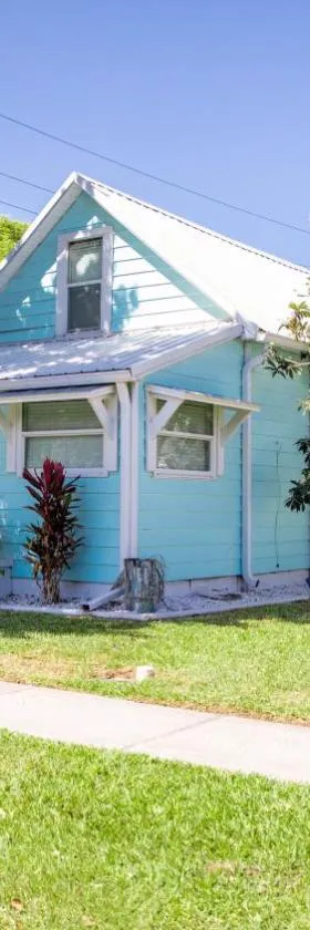 Family Home with Private Pool Yard Only 24 Mi to Disney，位于圣克卢的酒店
