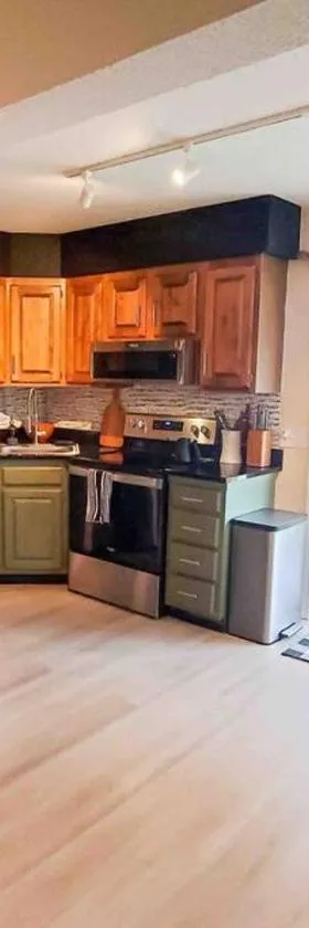 Burke Abode - Trailside Condo with King & Full Beds，位于East Burke的酒店