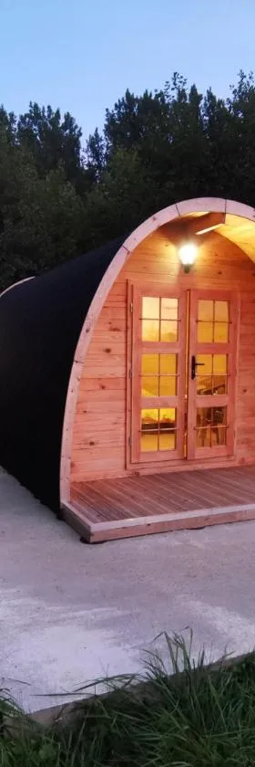 Charmant POD en bois près d'un plan d'eau，位于Nielles-lès-Ardres的酒店