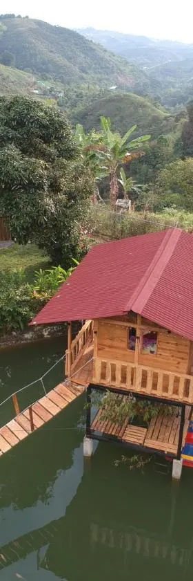 Aventura Treehouse Glamping，位于帕尔米拉的酒店