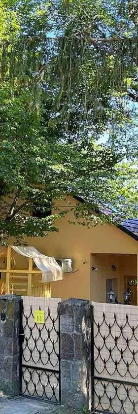 Kincs Apartman és Jurtaszállás，位于多博戈科的酒店