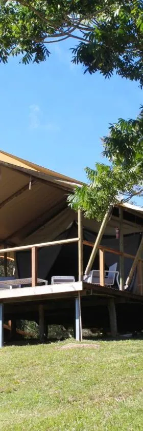 Silk Pavilions Glamping，位于Mount Burrell的酒店