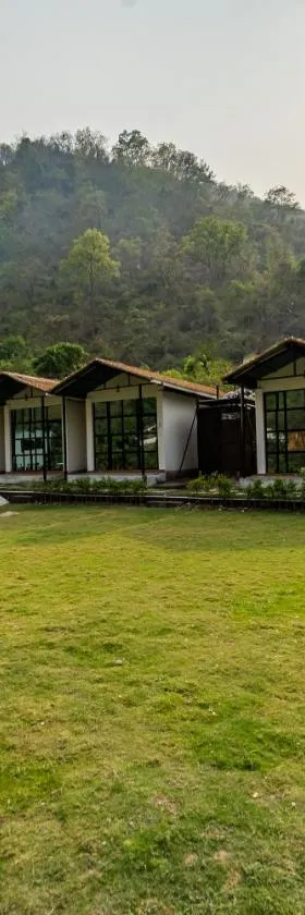 The Ayali Riverside Resort，位于瑞诗凯诗的酒店