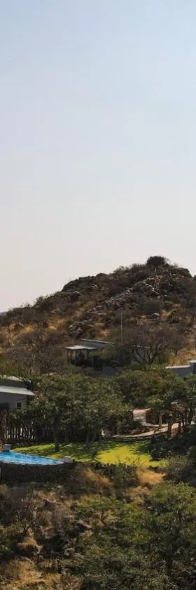 Mountain Peak Game Lodge and Camping，位于Ozongaka的酒店
