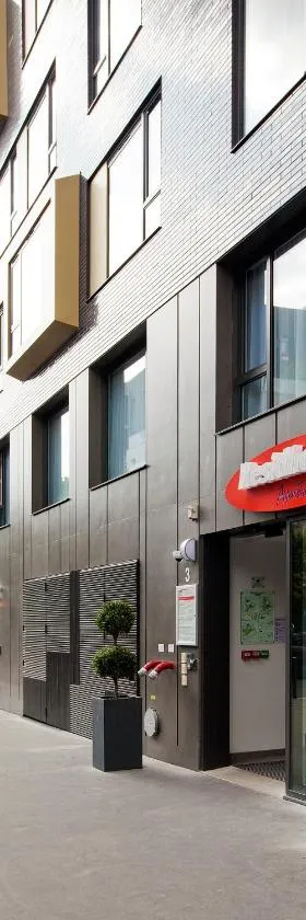 阿斯尼尔公园瑞塞得酒店，位于阿涅勒的酒店