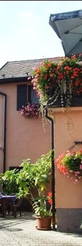 Restaurace a penzion Na Růžku，位于Mořina的酒店