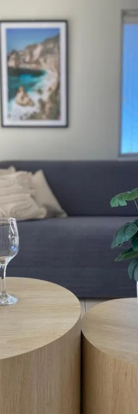 Modern Luxury 1 Bedroom Apartment - Walk to the shops! Free Wifi，位于Clarkson的酒店