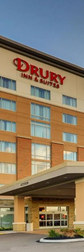 Drury Inn & Suites Cleveland Beachwood，位于比奇伍德的酒店