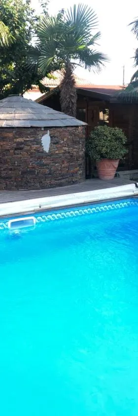 Chalet - Piscine - Wifi，位于Penta-di-Casinca的酒店