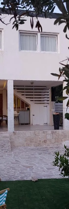 Bijela kuča，位于小德尔韦尼克岛的酒店