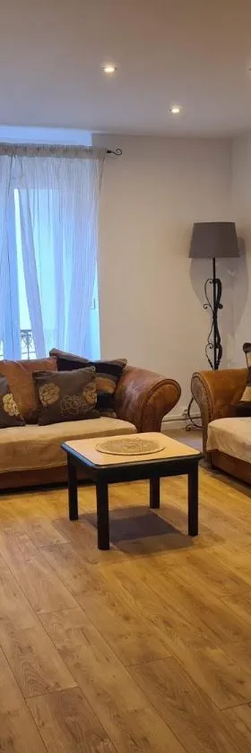 Magnifique appartement avec terrasse，位于Bessèges的酒店