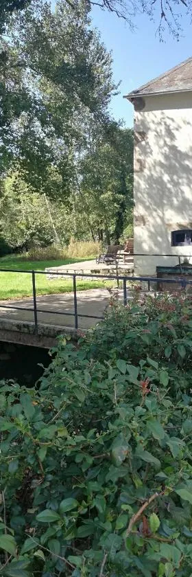 Chambre d'hôte Moulin du Breuil.，位于Pionnat的酒店