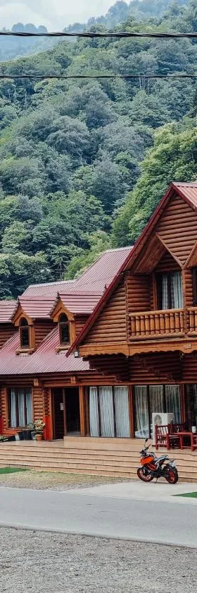 Hotel Chveneburi，位于Machakhlispiri的酒店