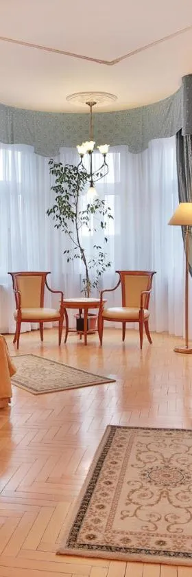Belvedere Wellness Hotel，位于玛丽亚温泉的酒店