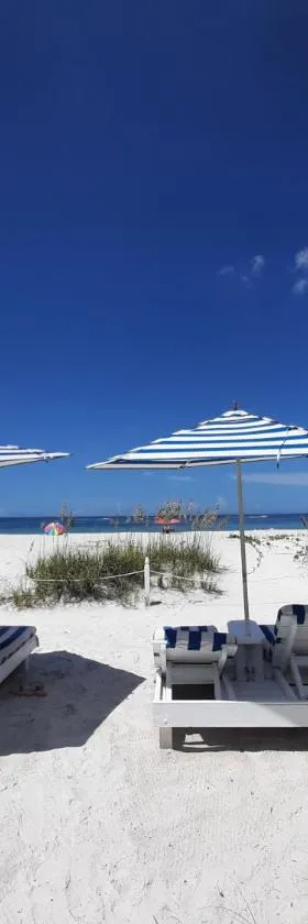 Bungalow Beach Resort，位于布雷登顿海滩的酒店