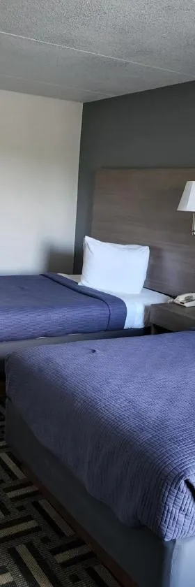 Drakes Creek Inn - formerly The Relax Inn，位于亨德森维尔的酒店