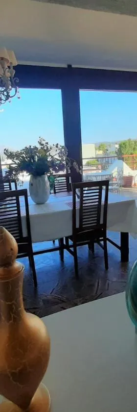 Royal stylish view apartment，位于科洛皮奥的酒店