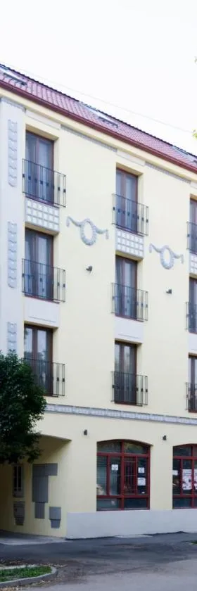 Hotel Royal，位于Senta的酒店
