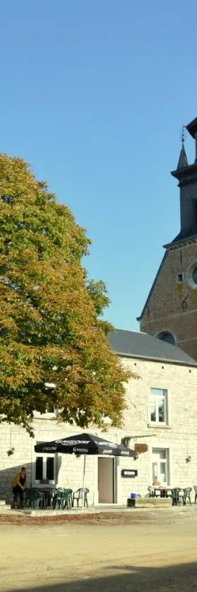 乐维尤克斯马罗尼埃住宿加早餐旅馆，位于Foy-Notre-Dame的酒店
