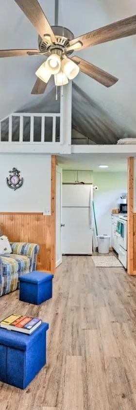 Everglades City Cabin Dock and Heated Pool!，位于大沼泽地市的酒店