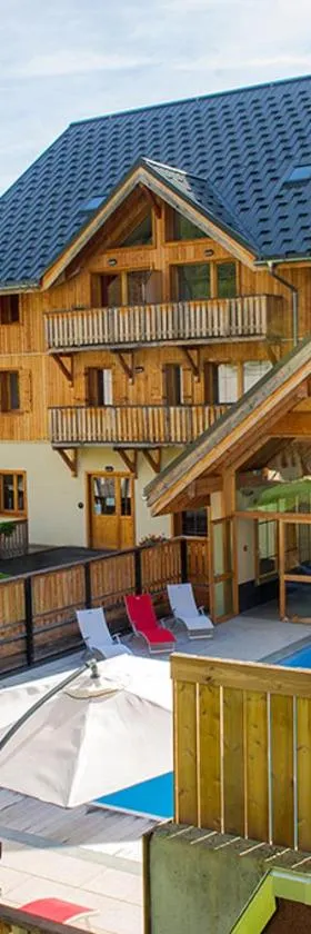 Appartement Les Chalets de Belledonne，位于Saint-Colomban-des-Villards的酒店