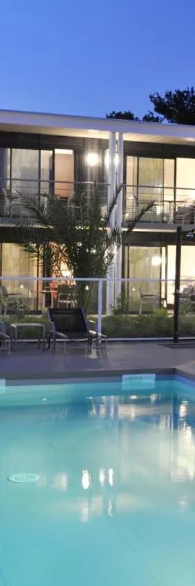 Hotel Eden Park Pau Est, avec Piscine，位于波城的酒店