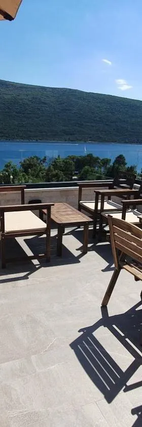 Porto Vista Penthouse Kumbor，位于昆博的酒店