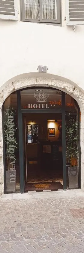 德拉库罗讷酒店，位于艾克斯莱班的酒店