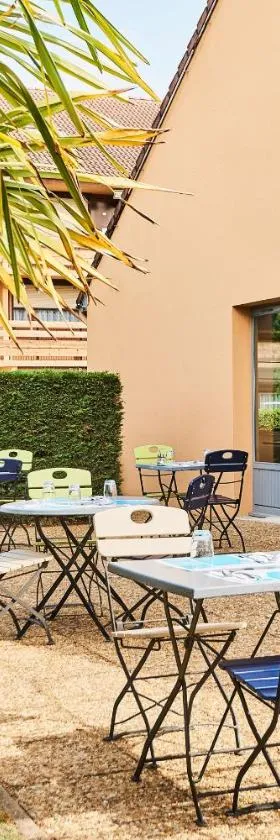 Kyriad Direct Lyon Sud - Chasse-Sur-Rhône，位于罗讷河畔沙斯的酒店