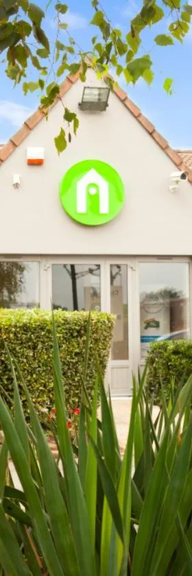 南梅肯 - 尚特钟楼酒店，位于尚特的酒店