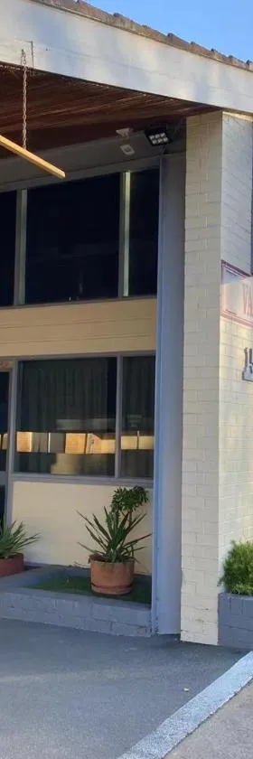 盖特威汽车旅馆，位于纳兰德拉的酒店