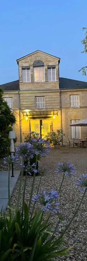 Chambres d'hôtes & Spa Les Perce Neige，位于Vernou-sur-Brenne的酒店