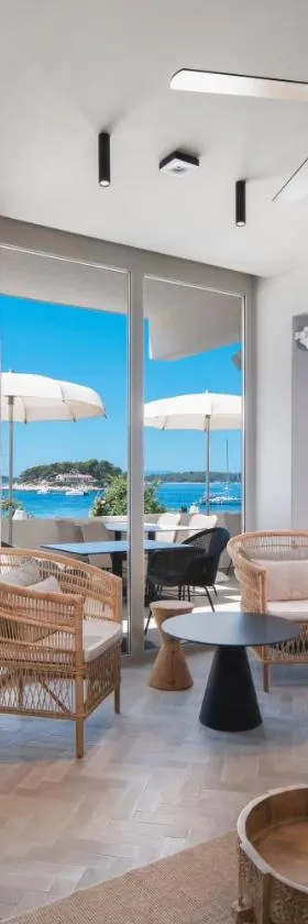 Beach Bay Hvar Hotel，位于赫瓦尔的酒店