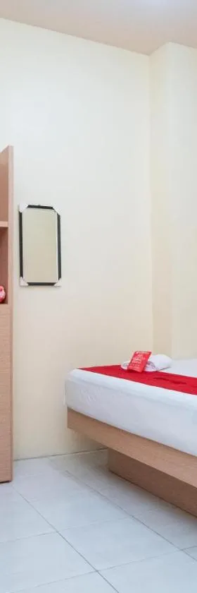 RedDoorz Syariah near Taman Siring 2，位于贝努阿亚尔的酒店